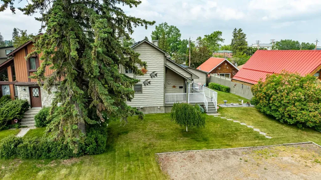 5014 43 Street Sylvan Lake AB T4S1C1
