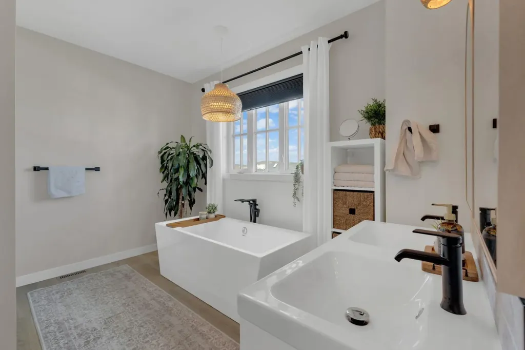 8 Holbrook Place Sylvan Lake AB T4S 2P2