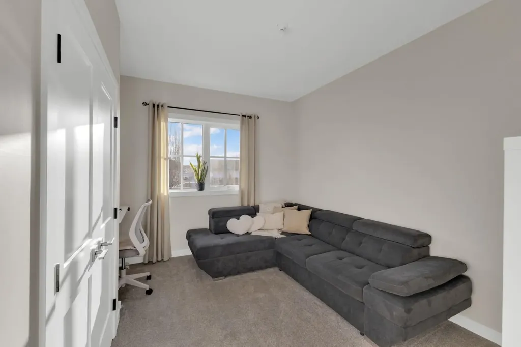 8 Holbrook Place Sylvan Lake AB T4S 2P2