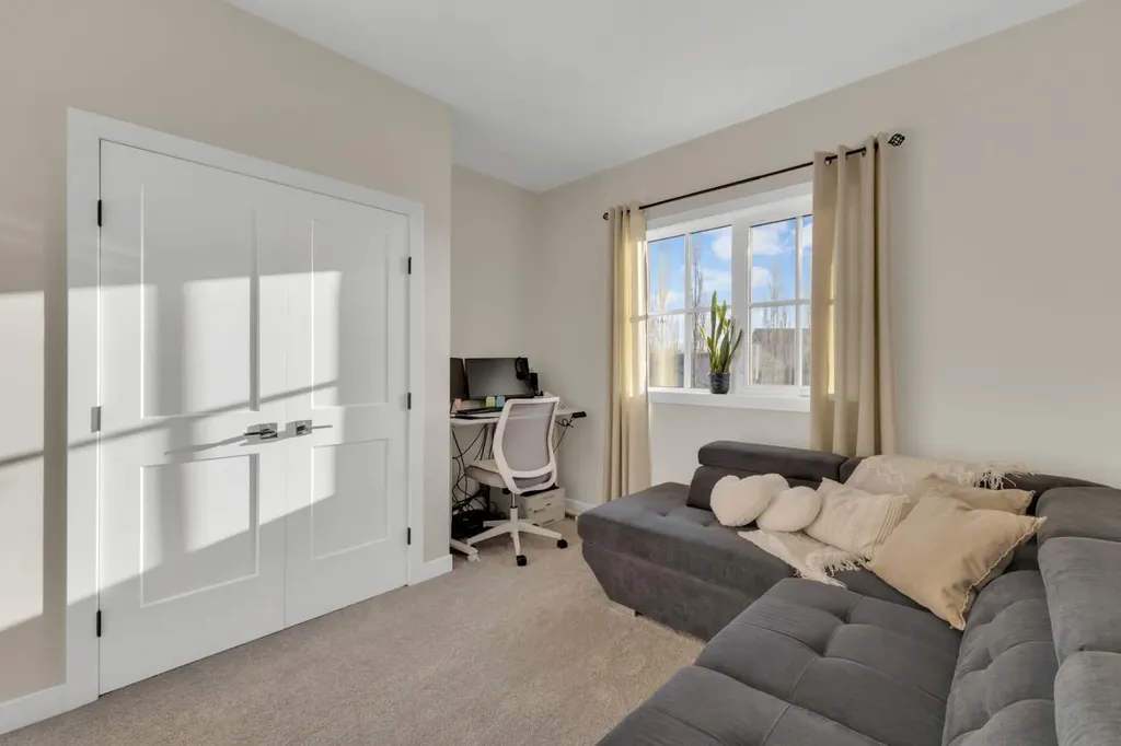 8 Holbrook Place Sylvan Lake AB T4S 2P2