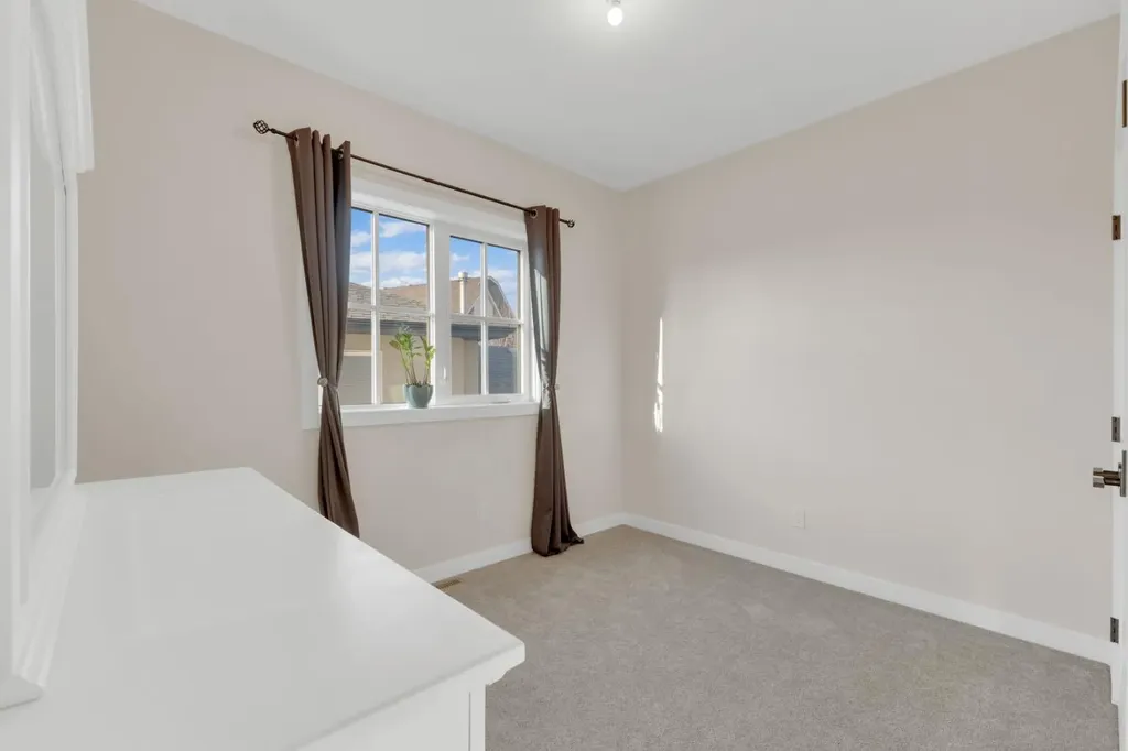 8 Holbrook Place Sylvan Lake AB T4S 2P2