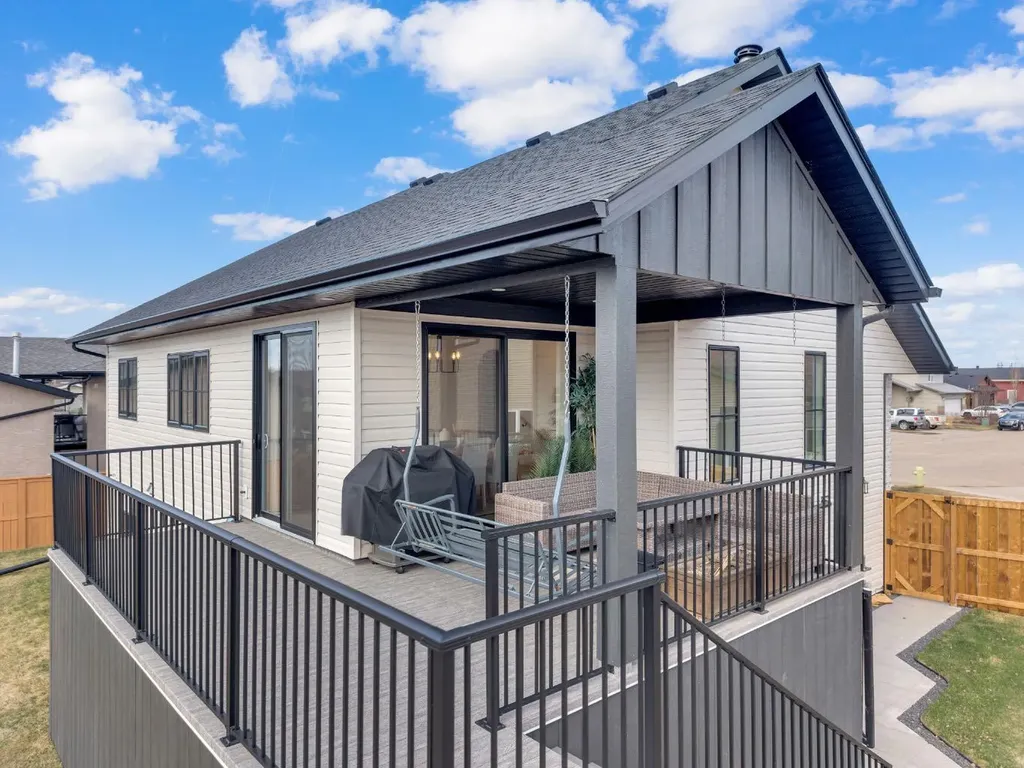 8 Holbrook Place Sylvan Lake AB T4S 2P2