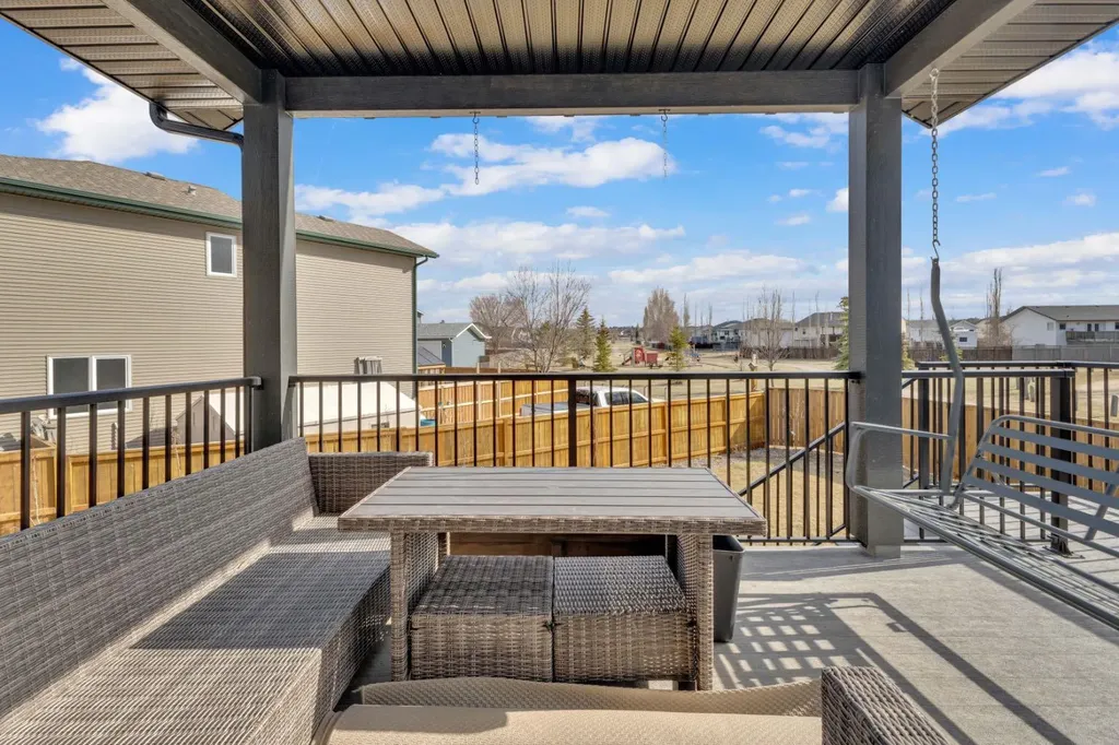 8 Holbrook Place Sylvan Lake AB T4S 2P2