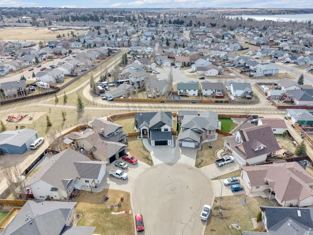 8 Holbrook Place Sylvan Lake AB T4S 2P2