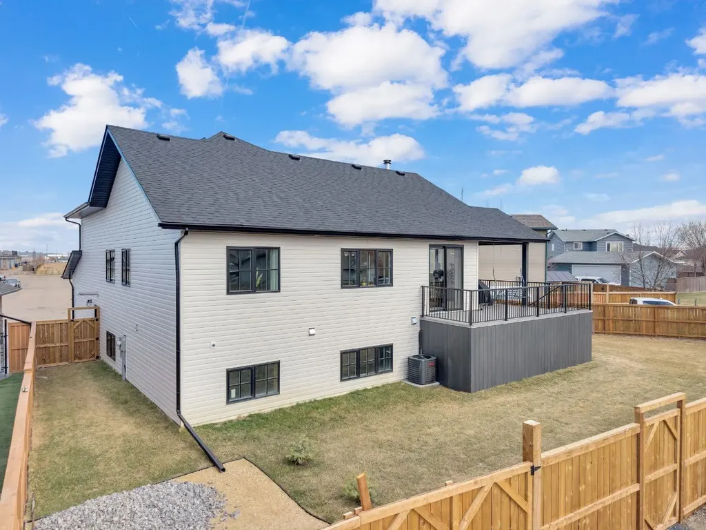 8 Holbrook Place Sylvan Lake AB T4S 2P2