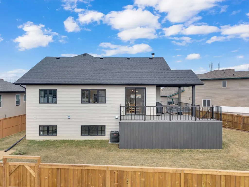 8 Holbrook Place Sylvan Lake AB T4S 2P2