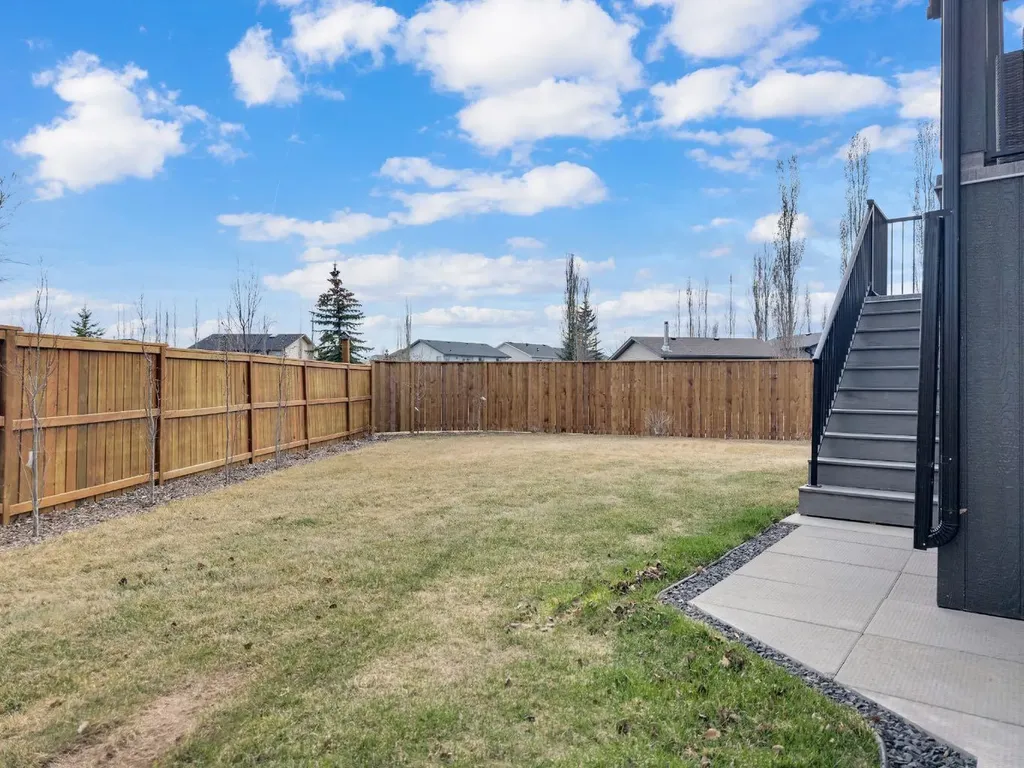 8 Holbrook Place Sylvan Lake AB T4S 2P2