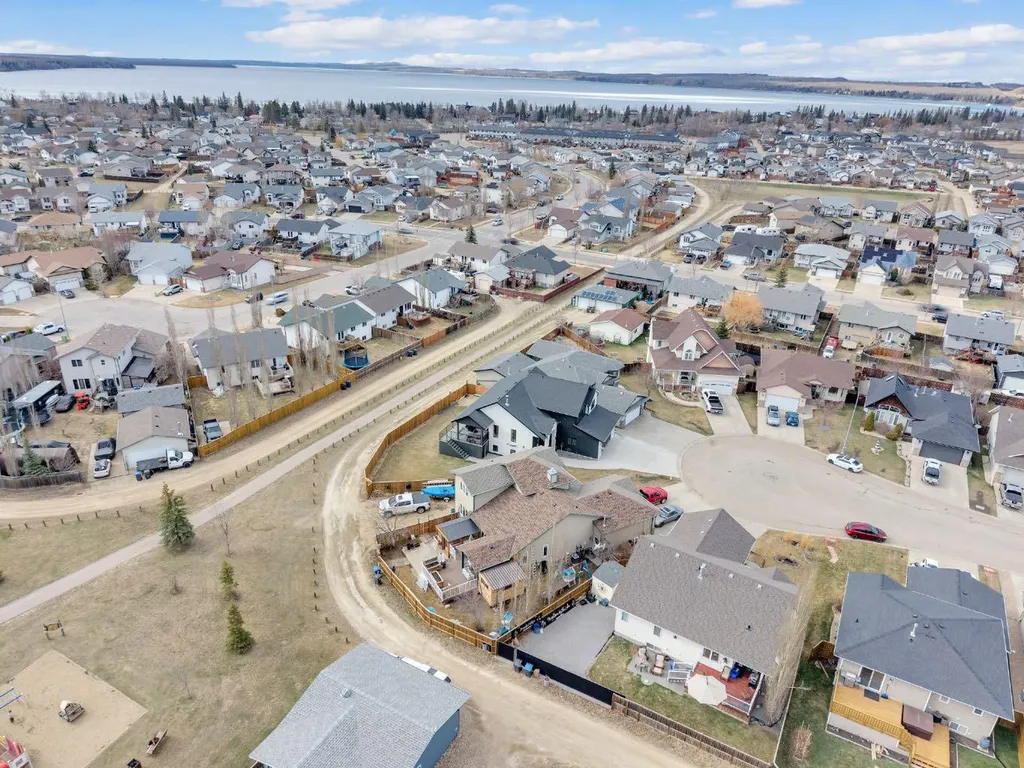 8 Holbrook Place Sylvan Lake AB T4S 2P2