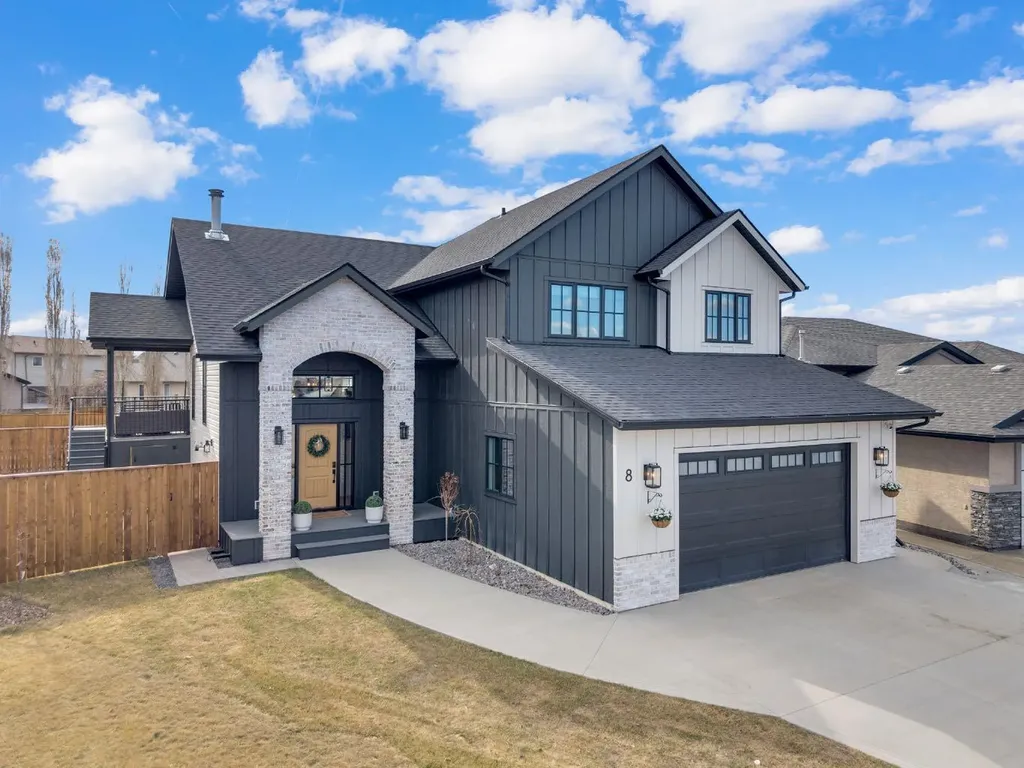 8 Holbrook Place Sylvan Lake AB T4S 2P2