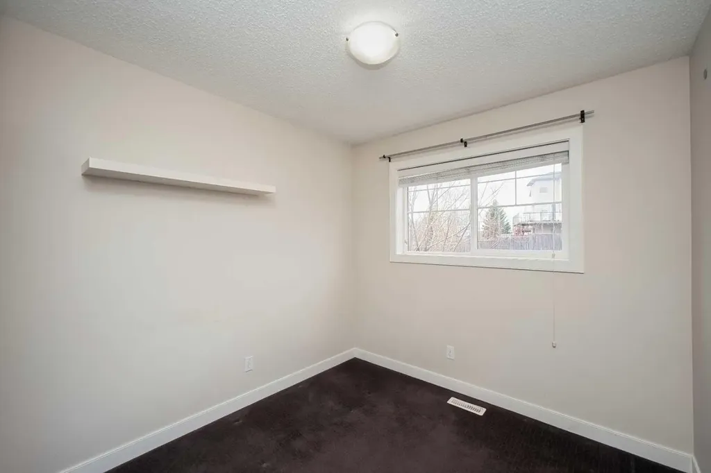 88 Pantego Lane NW Calgary AB T3K 0T1