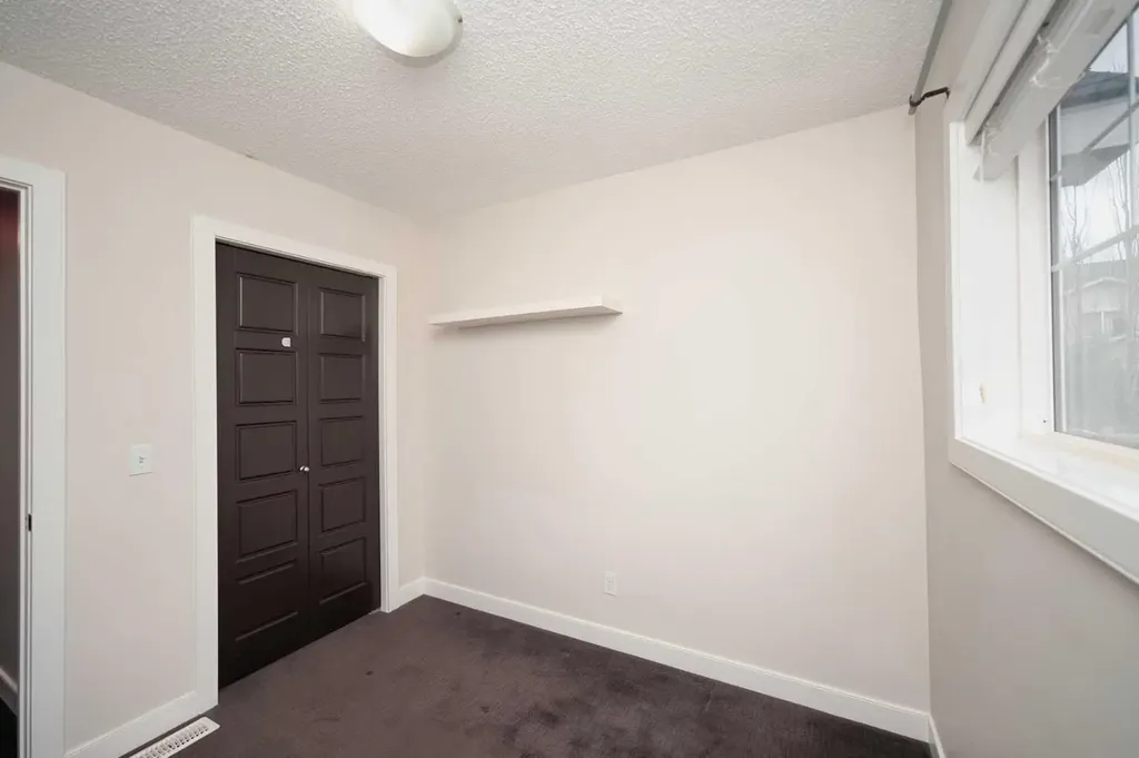 88 Pantego Lane NW Calgary AB T3K 0T1