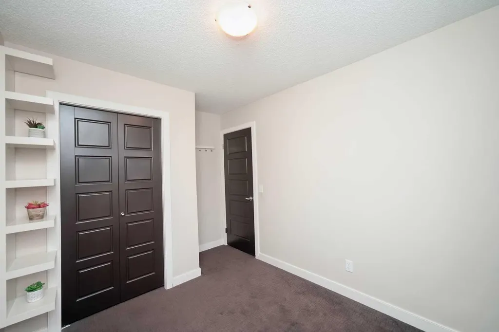 88 Pantego Lane NW Calgary AB T3K 0T1