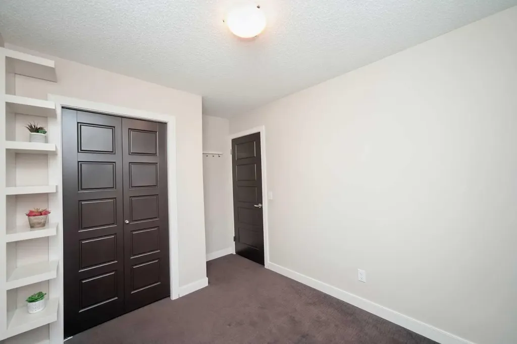 88 Pantego Lane NW Calgary AB T3K 0T1