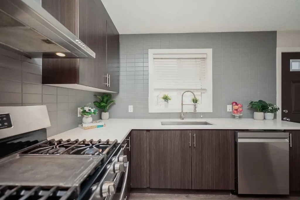 88 Pantego Lane NW Calgary AB T3K 0T1