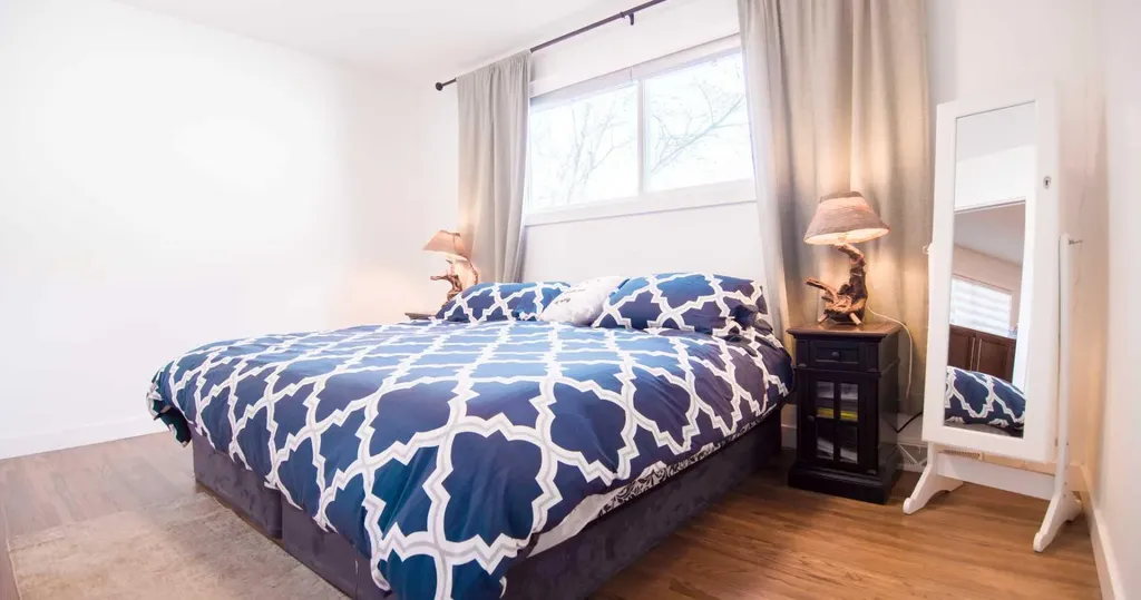 15 Hamlet Road SW Calgary AB T2V 3C9