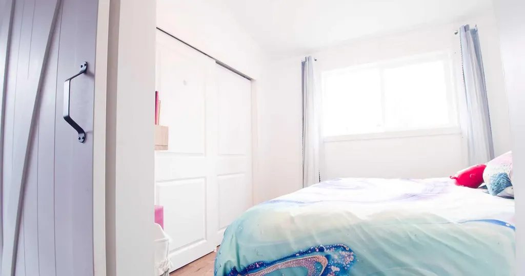 15 Hamlet Road SW Calgary AB T2V 3C9