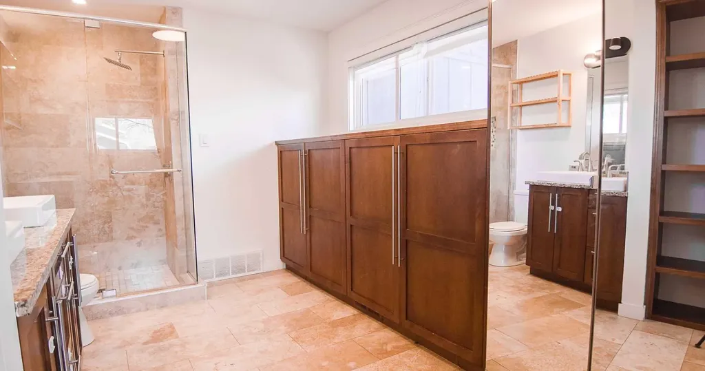 15 Hamlet Road SW Calgary AB T2V 3C9