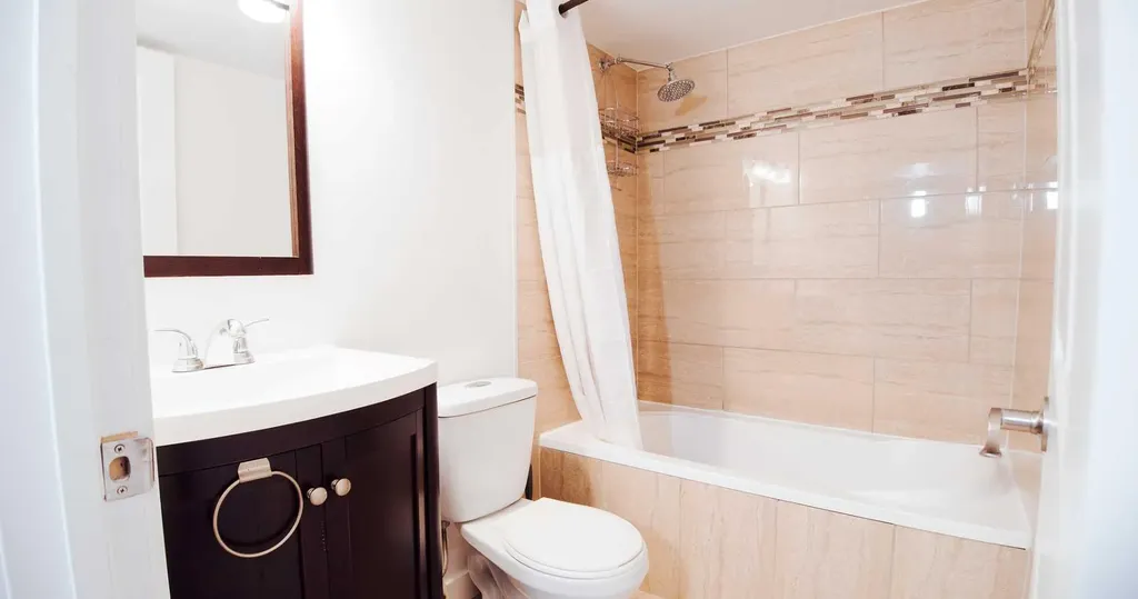 15 Hamlet Road SW Calgary AB T2V 3C9