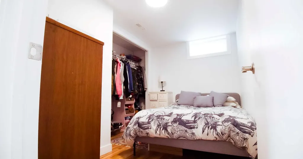 15 Hamlet Road SW Calgary AB T2V 3C9