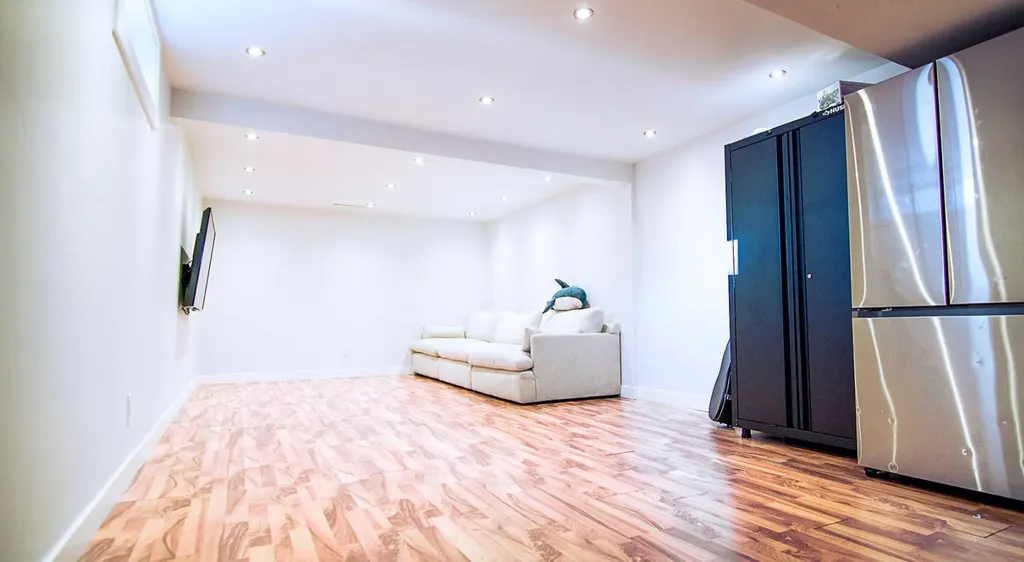 15 Hamlet Road SW Calgary AB T2V 3C9