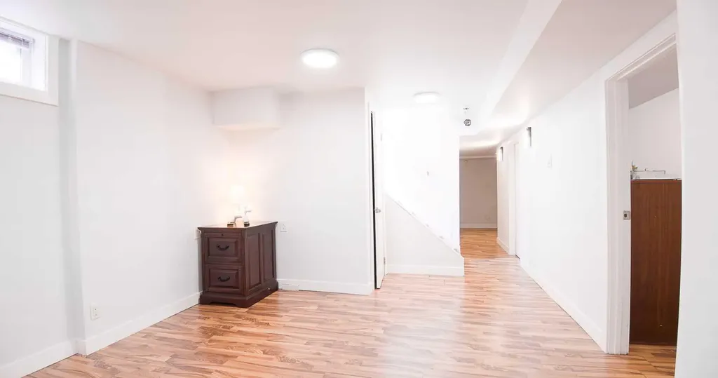 15 Hamlet Road SW Calgary AB T2V 3C9