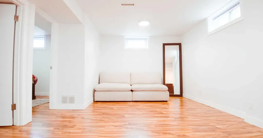 15 Hamlet Road SW Calgary AB T2V 3C9