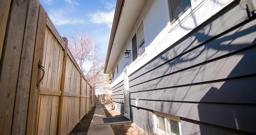15 Hamlet Road SW Calgary AB T2V 3C9