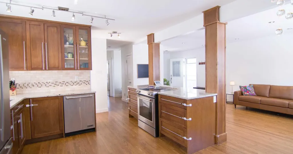 15 Hamlet Road SW Calgary AB T2V 3C9