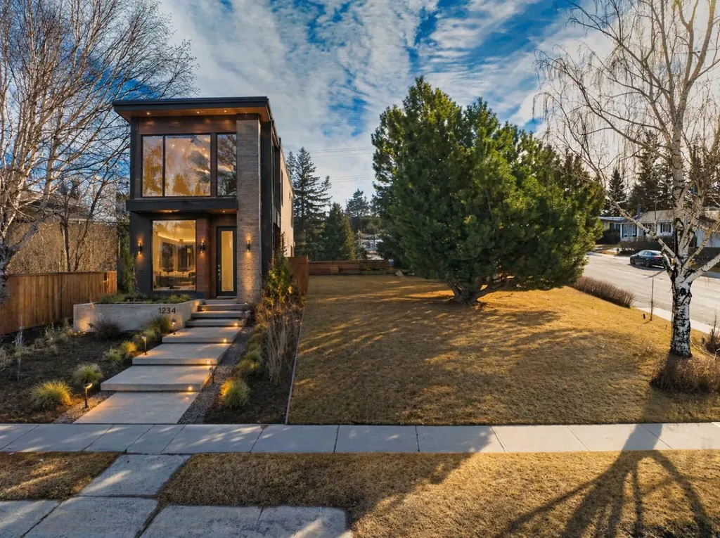 5424 37 Street SW Calgary AB T3E 5M5