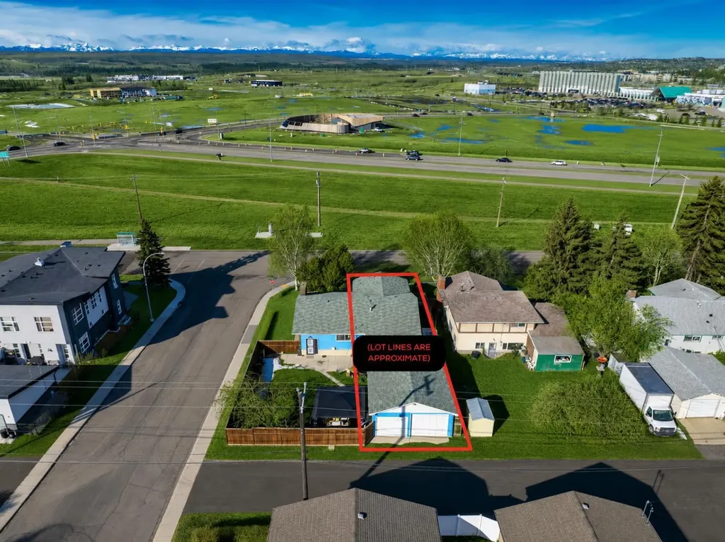 5424 37 Street SW Calgary AB T3E 5M5