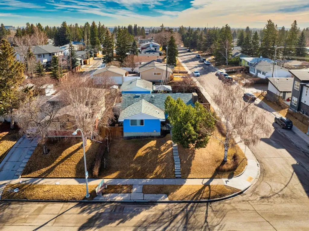 5424 37 Street SW Calgary AB T3E 5M5