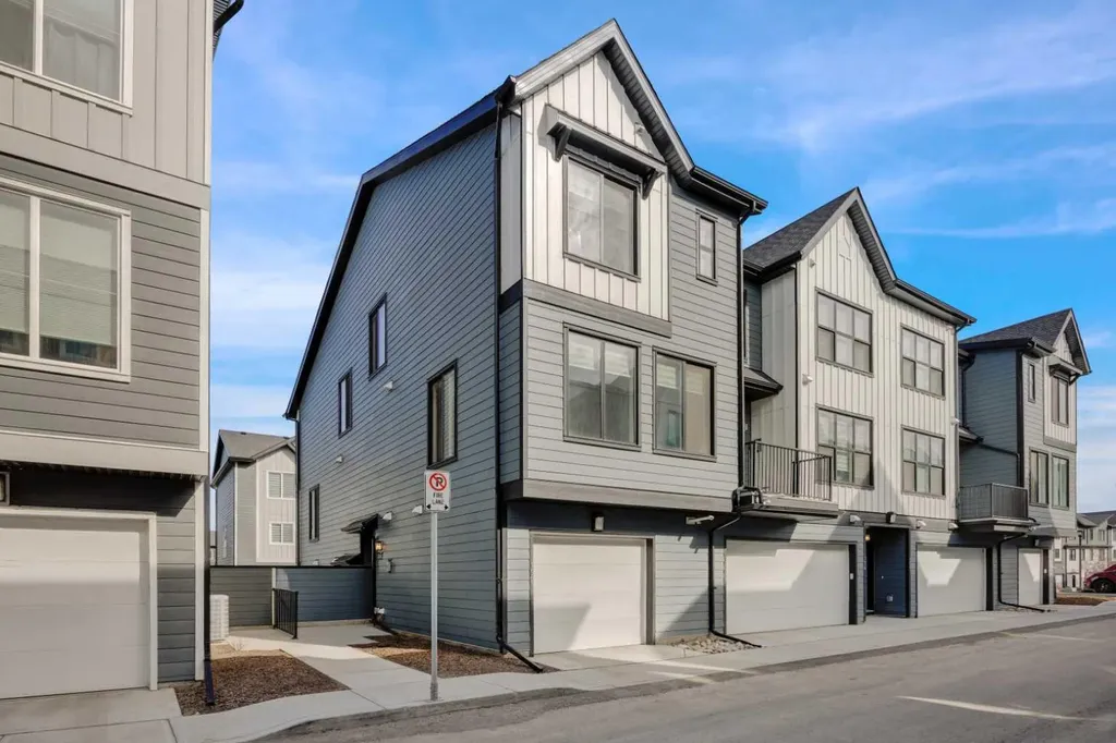 380 Seton Villas SE Calgary AB T3M 3T8