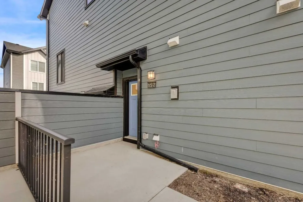 380 Seton Villas SE Calgary AB T3M 3T8