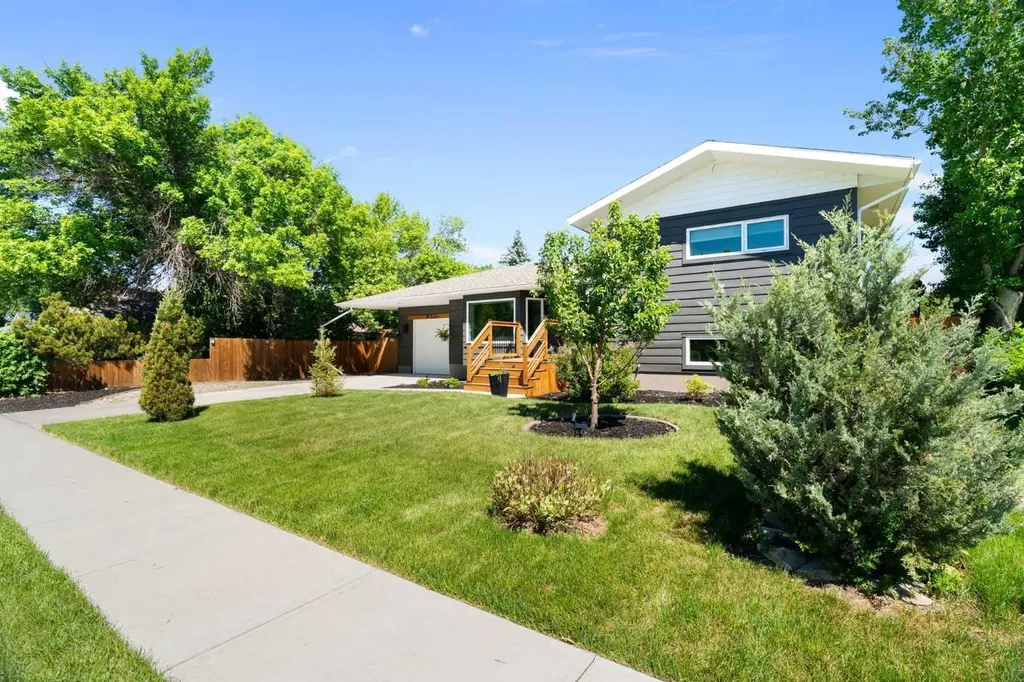 236 50 Avenue E Claresholm AB T0L 0T0