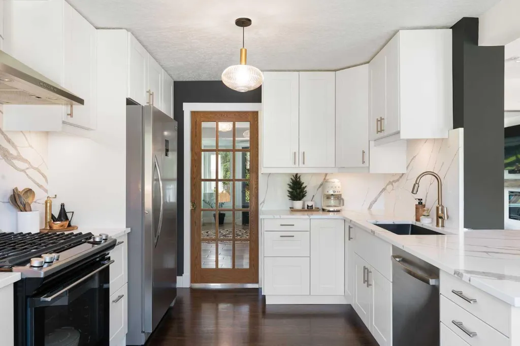 236 50 Avenue E Claresholm AB T0L 0T0