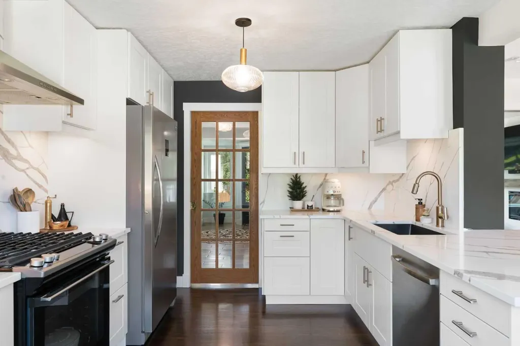 236 50 Avenue E Claresholm AB T0L 0T0