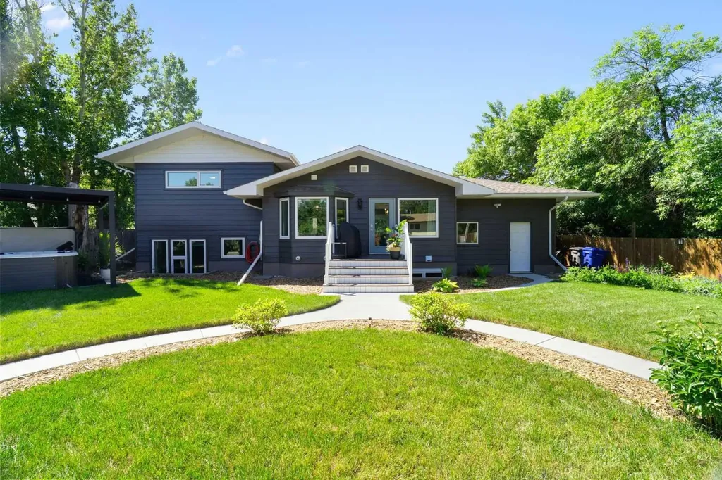 236 50 Avenue E Claresholm AB T0L 0T0