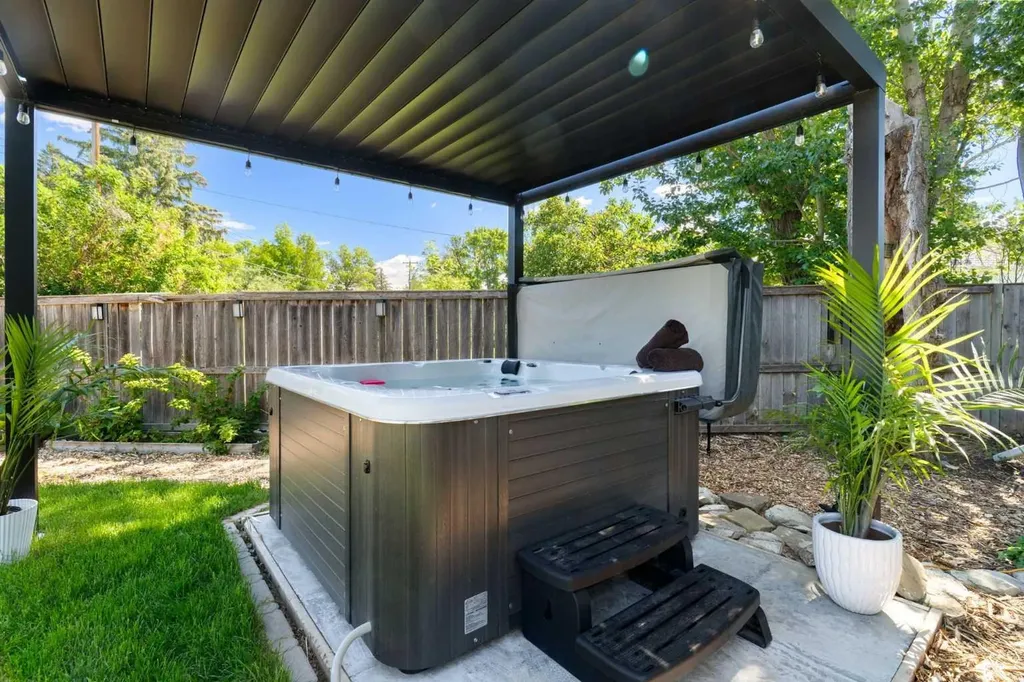 236 50 Avenue E Claresholm AB T0L 0T0