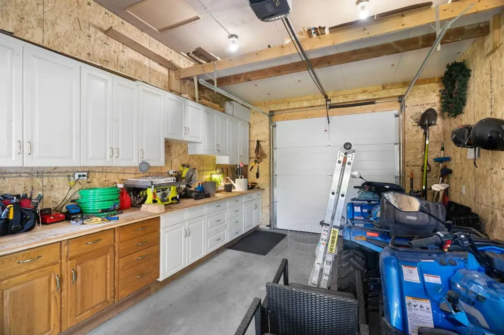 236 50 Avenue E Claresholm AB T0L 0T0