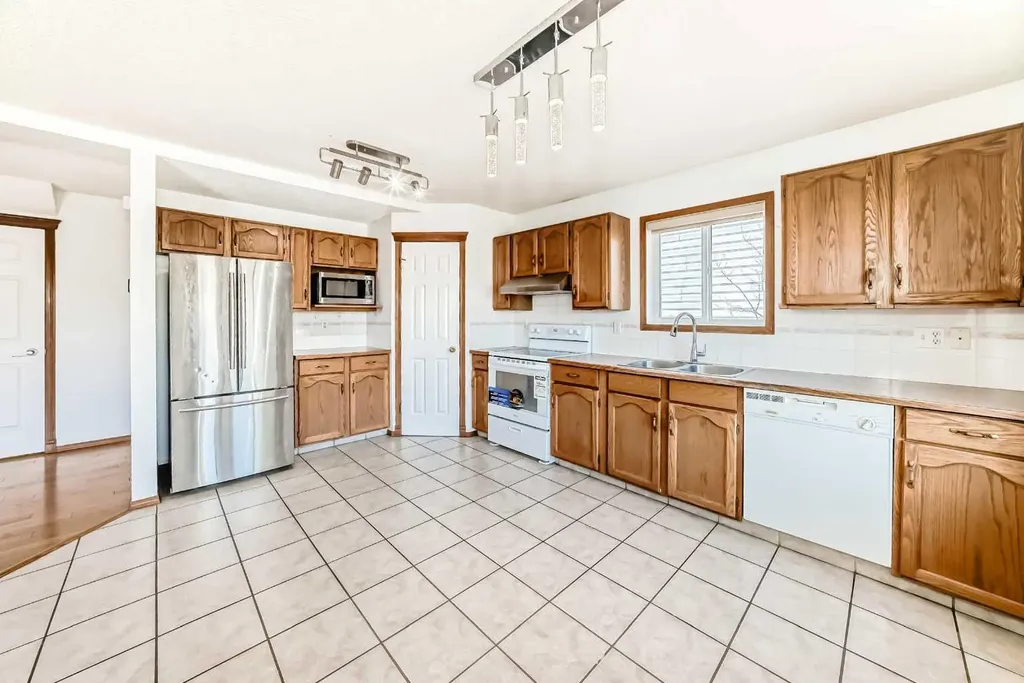 141 Arbour Crest Mews NW Calgary AB T3G 4L3