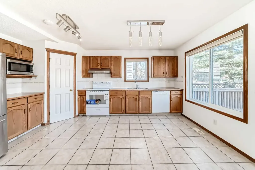 141 Arbour Crest Mews NW Calgary AB T3G 4L3