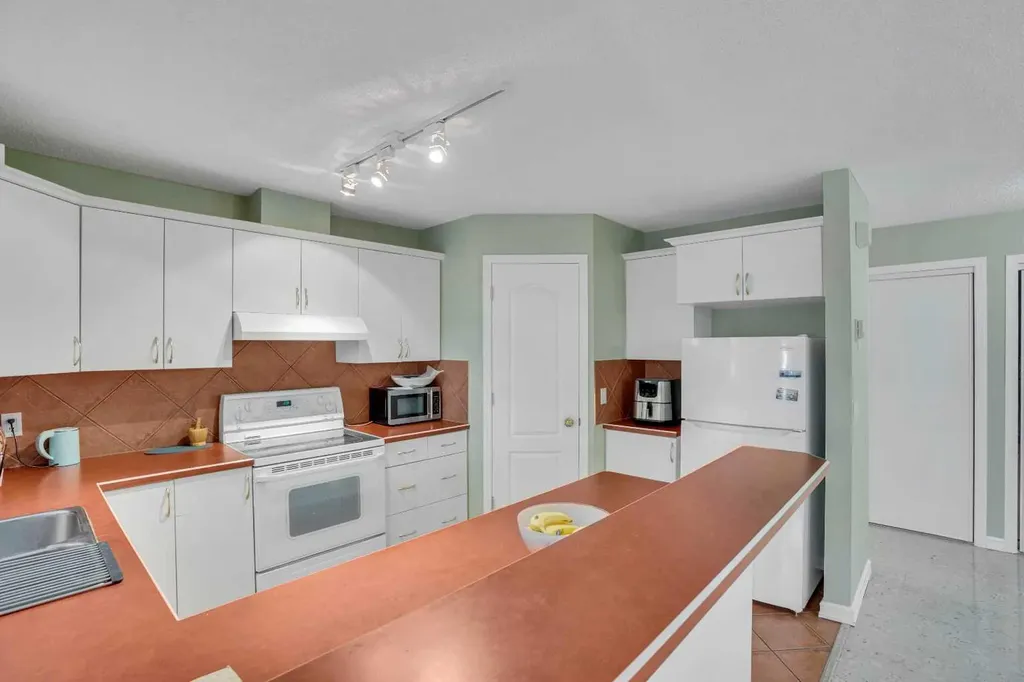 1409 Centre A Street NE Calgary AB T2E 2Z8