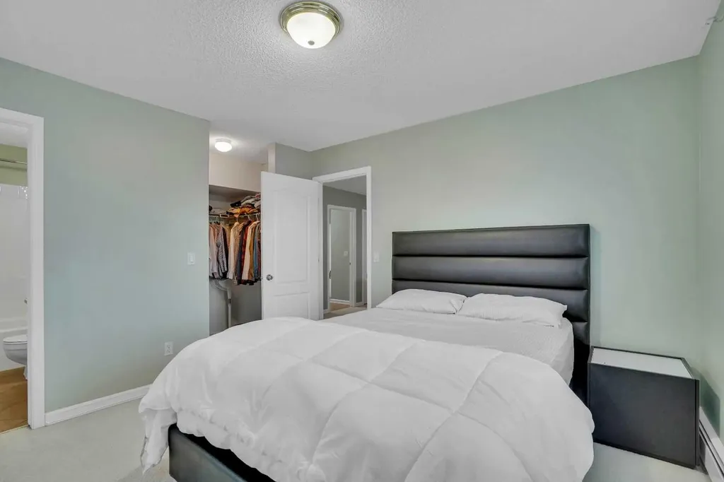 1409 Centre A Street NE Calgary AB T2E 2Z8