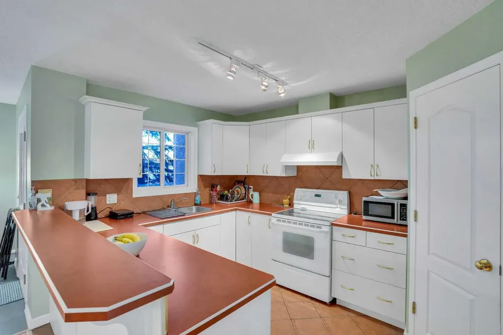 1409 Centre A Street NE Calgary AB T2E 2Z8