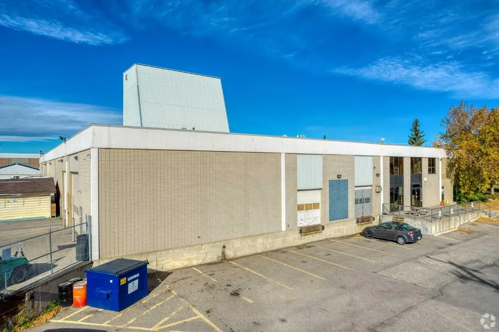 1415 28 Street NE Calgary AB T2A 2P6