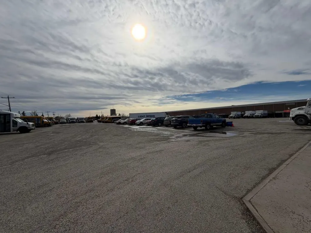 1415 28 Street NE Calgary AB T2A 2P6