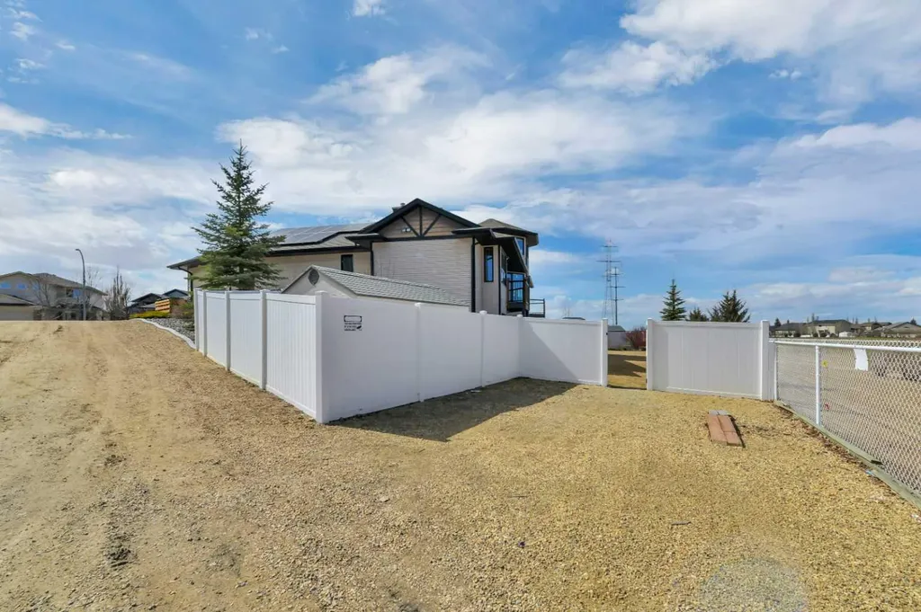 82 Ingram Close Red Deer AB T4R 0A3