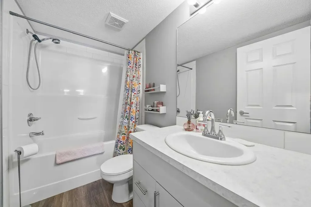 279 Copperpond Common SE Calgary AB T2Z 1G6