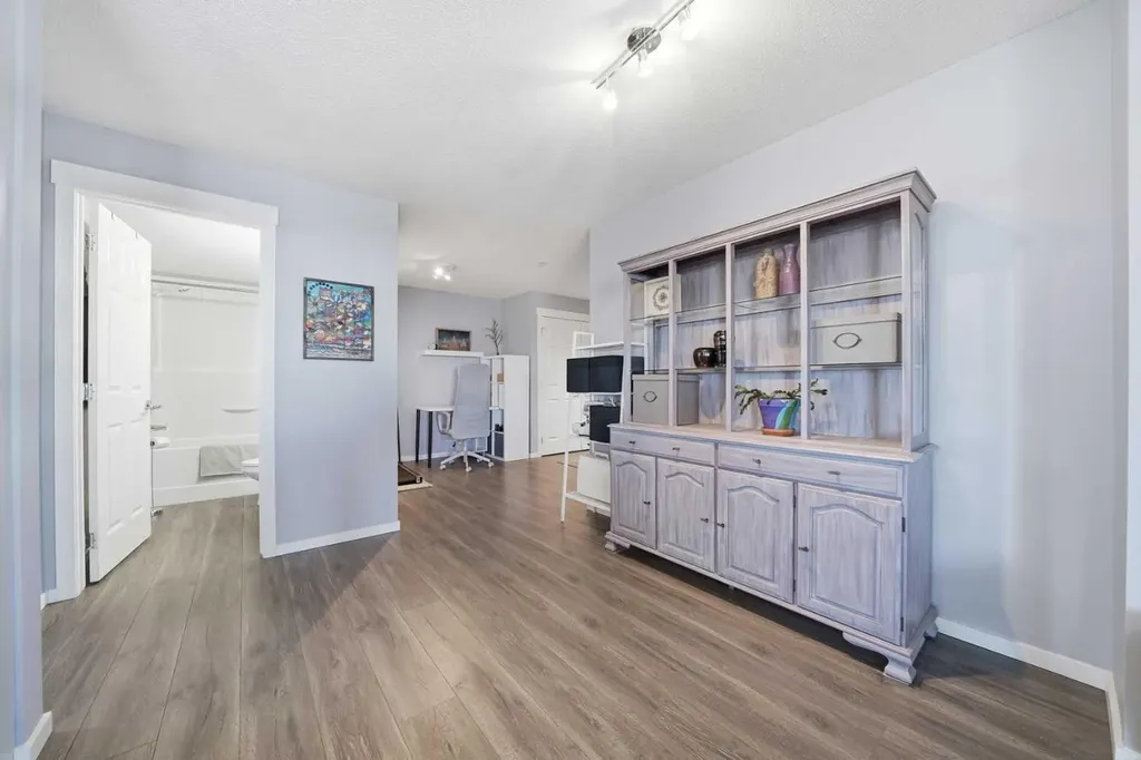 279 Copperpond Common SE Calgary AB T2Z 1G6