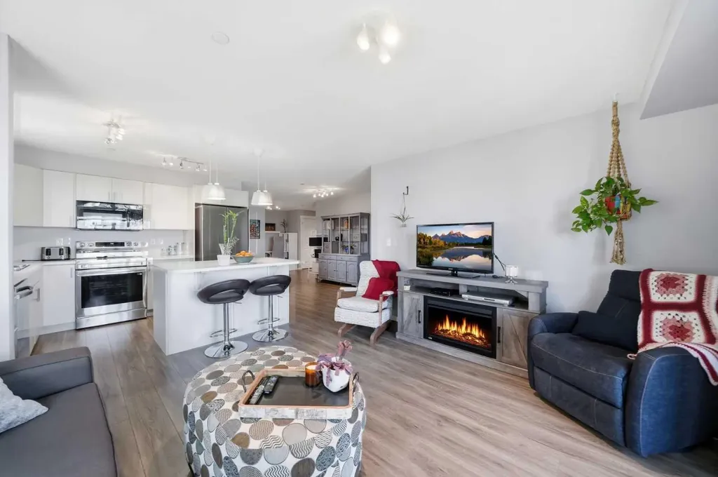 279 Copperpond Common SE Calgary AB T2Z 1G6
